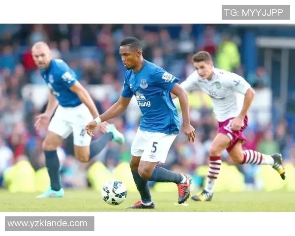 十二号球衣背后的传奇力量 解读足球界那些标志性12号球星的故事 十二号球衣背后的传奇力量 解读足球界那些标志性12号球星的故事