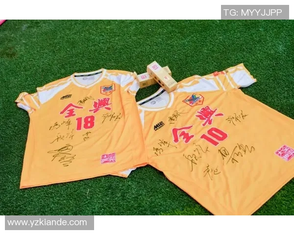 帅气突破圈层的足球明星是谁引发热议球迷纷纷关注他魅力四射的表现