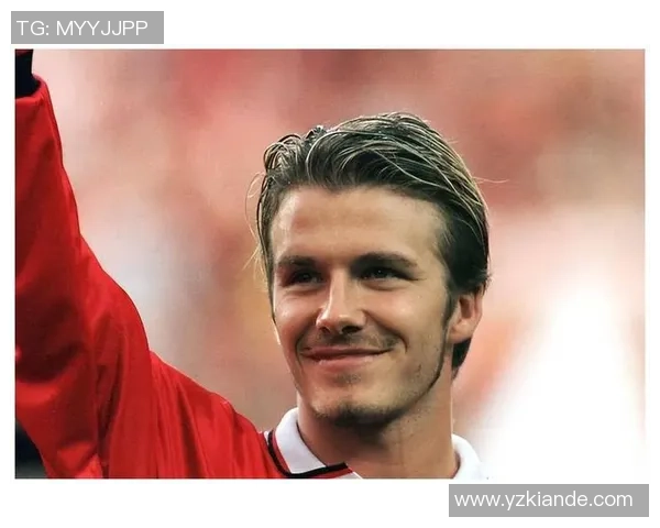 足球场上风采无限 球星帅气瞬间定格展现魅力与实力 足球场上风采无限 球星帅气瞬间定格展现魅力与实力